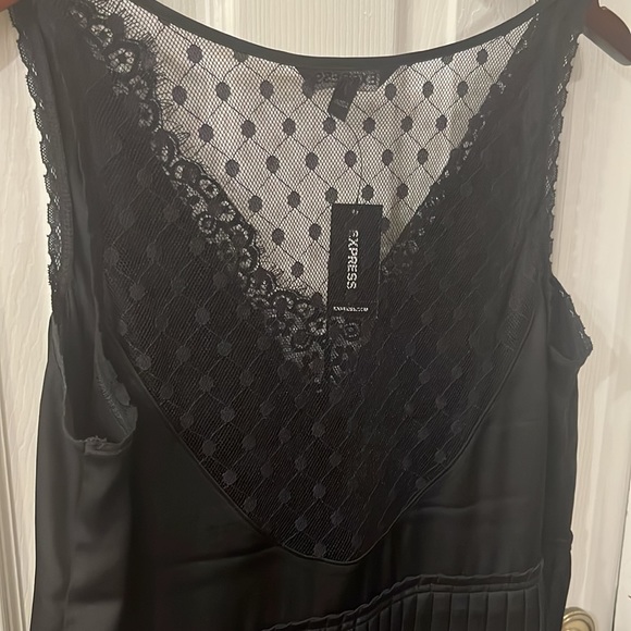 NWT EXPRESS TOP SIZE MEDIUM - Picture 5 of 8